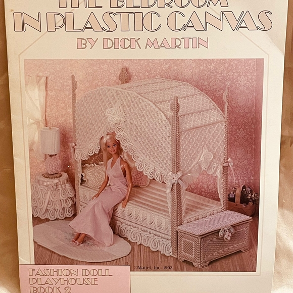Mattel Fashion Doll Playhouse Book 2 - Picture 1 of 3